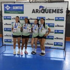 COM CAMPANHA INVICTA EQUIPE FEMININA DA ASBAVI_SICOOB CREDISUL CONQUISTA TÍTULO EM ARIQUEMES/RO